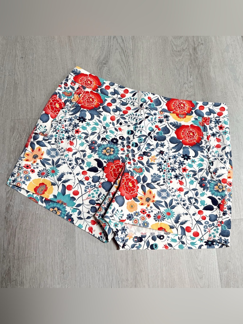 •LOFT• FLORAL CHINO SHORTS